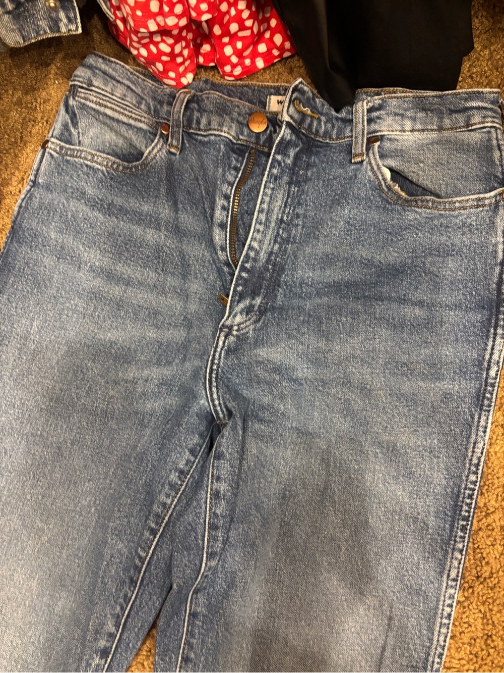 Wrangler Women's Blue Denim Relaxed Fit Jeans with Frayed Hem - Picture 2 of 5